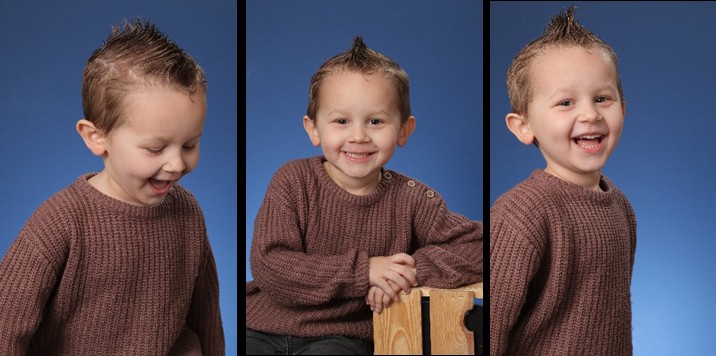 Drieluik collage met portretfoto's van een jongen 4 jaar donkerblauwe achtergrond en een speelse lach